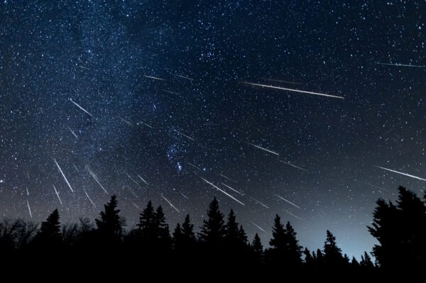 Meteor shower with 44 meteors and the milky way in the background.